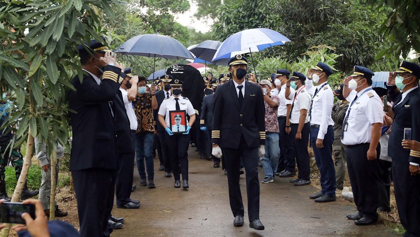 Suasana Haru Pemakaman Kapten Afwan, Pilot Sriwijaya Air SJ 182 - Bagian 3
