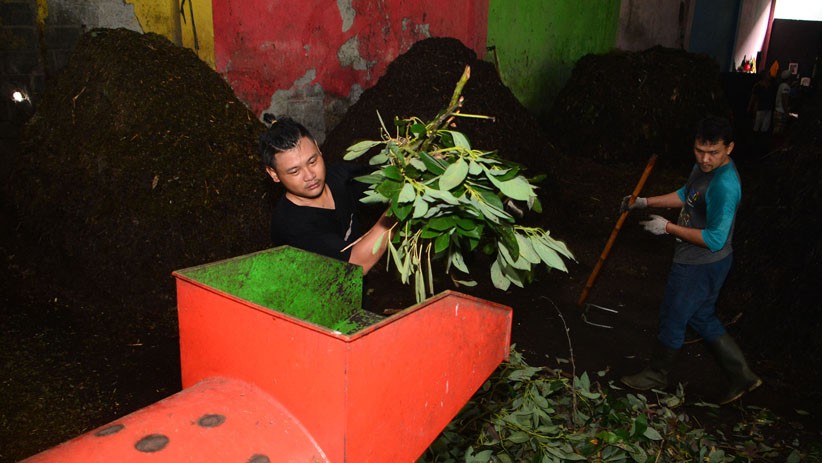 3 Ton Sampah Kota Depok Diolah Jadi Pupuk Organik Setiap Hari - Bagian 2