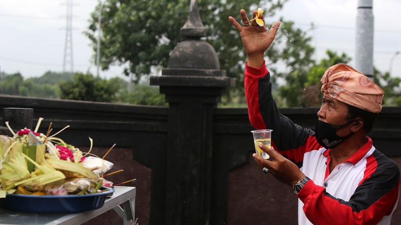 Upacara Hari Raya Saraswati Berlangsung Khidmat di Tengah Pandemi - Bagian 3