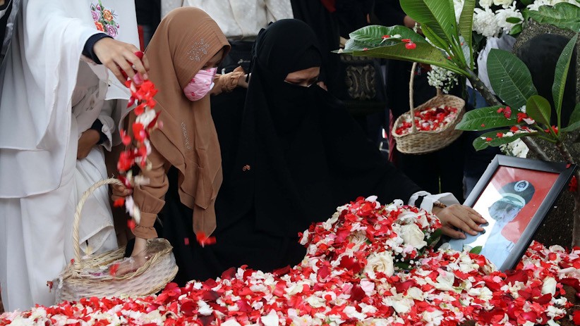 Suasana Haru Pemakaman Kapten Afwan, Pilot Sriwijaya Air SJ 182 - Bagian 2