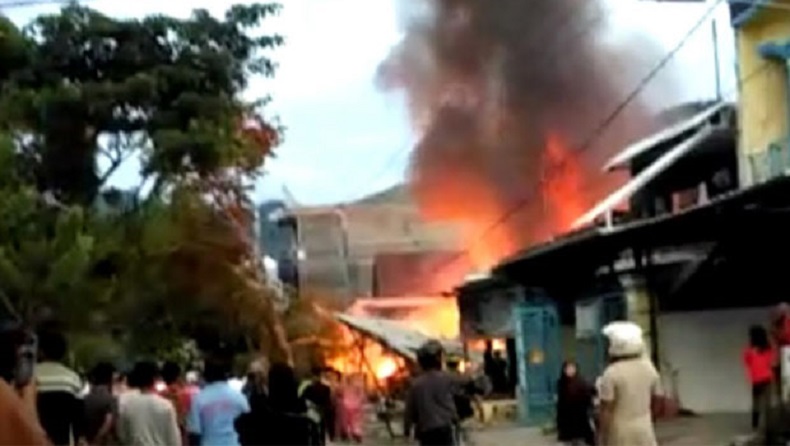 Kebakaran Hanguskan 2 Rumah di Enrekang, Diduga karena Tabung Gas Meledak