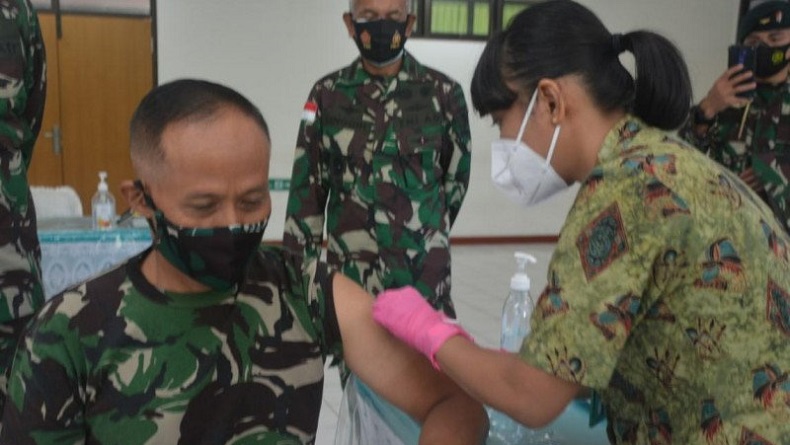 Disuntik Lagi Vaksin, Pangdam Cenderawasih: Percayalah ke Pemerintah