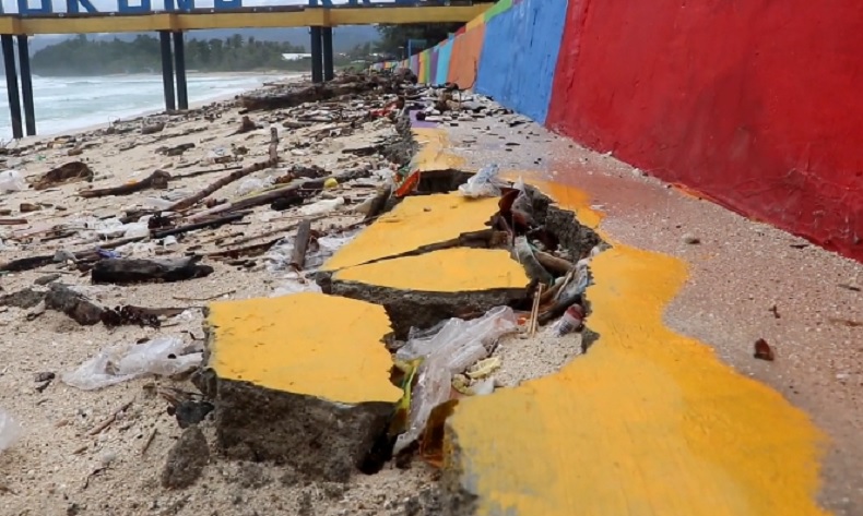 title Baru Dibangun, Talud Senilai Rp1,8 Miliar di Lampung Rusak Diterjang Ombak Baru Dibangun, Talud Senilai Rp1,8 Miliar di Lampung Rusak Diterjang Ombak