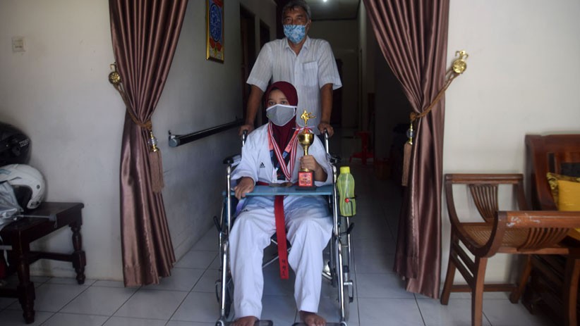 Potret Atlet Taekwondo Tetap Semangat Berlatih Meski Menderita Stroke - Bagian 5