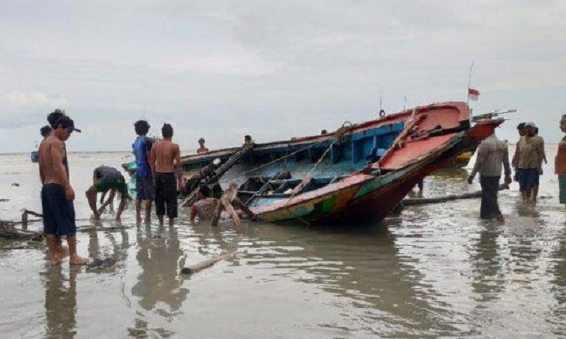 Perahu Nelayan Dihantam Gelombang Pasang, 2 Nelayan Gunungkidul Terluka