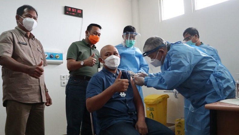  Pejabat Daerah dan Tokoh Masyarakat di Belitung Timur Jalani Vaksinasi Covid 