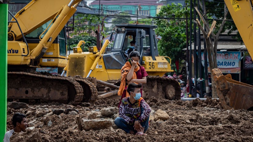 Penyegelan Ratusan Rumah di Cebolok Semarang Diwarnai Kericuhan - Bagian 2