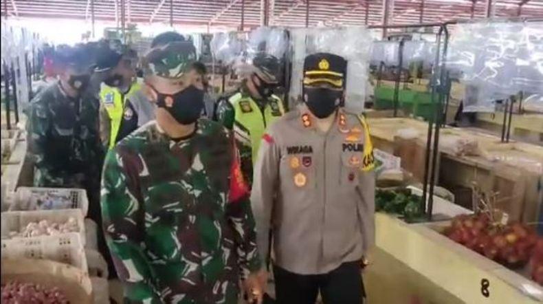 Dandim dan Kapolres Blora Blusukan ke Pasar Sosialisasikan PPKM 