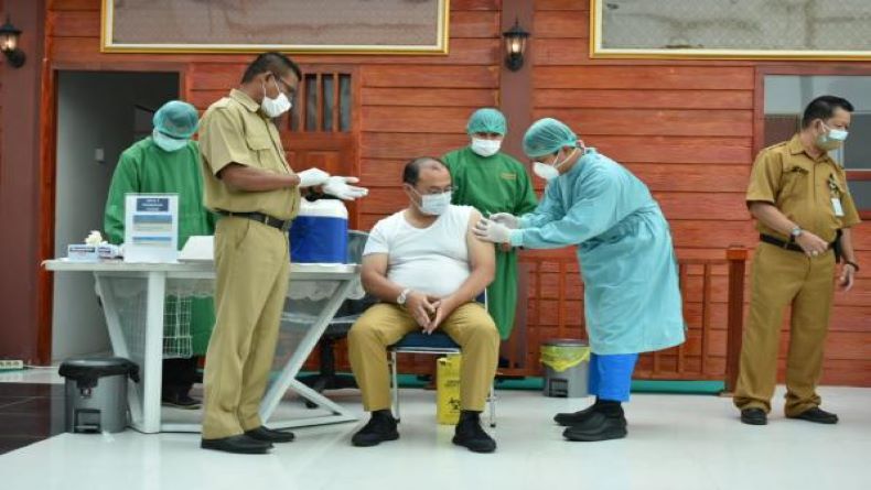 Usai Divaksin Covid-19 Kedua, Gubernur Erzaldi: Agak Ngilu Sedikit