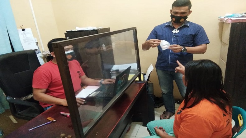 Perempuan Pengedar Sabu di Labuhanbatu Ditangkap Polisi, 5 Paket Disita