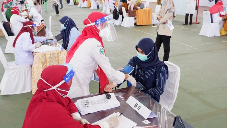 title Pemprov Sulsel Vaksinasi Covid-19 Massal Tenaga Kesehatan di Unhas 3 Hari Pemprov Sulsel Vaksinasi Covid-19 Massal Tenaga Kesehatan di Unhas 3 Hari