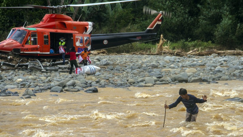 Begini Perjuangan Korban Banjir Kalsel demi Dapat Sembako Presiden Jokowi - Bagian 2