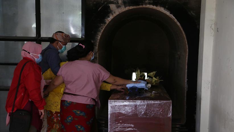 Suasana Haru Ritual Nitip di Geni, Prosesi Pembakaran Jenazah Korban Covid-19 - Bagian 2