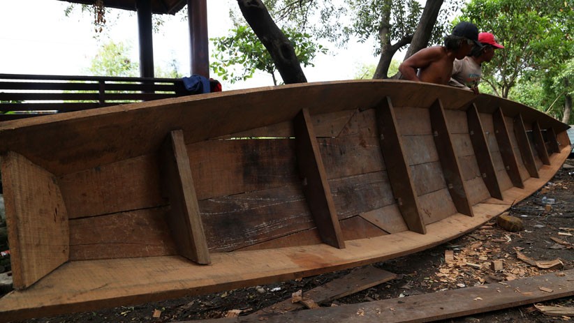 Membuat Perahu Tradisional Berbahan Kayu Bangkirai - Bagian 4