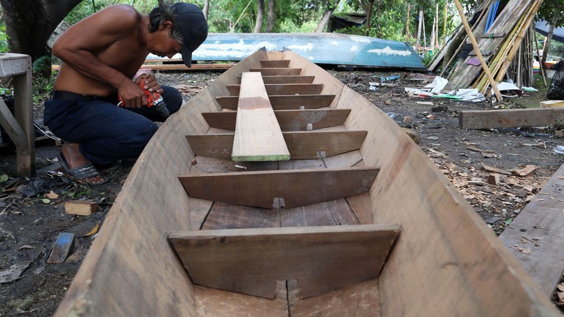 Membuat Perahu Tradisional Berbahan Kayu Bangkirai - Bagian 1