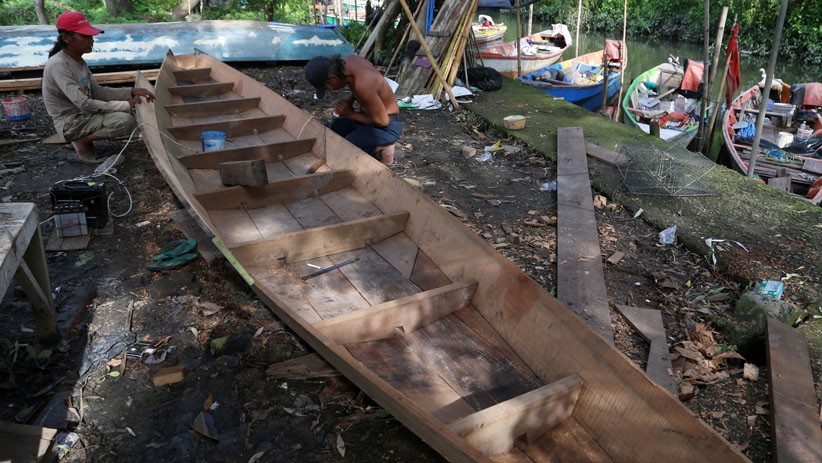 Membuat Perahu Tradisional Berbahan Kayu Bangkirai - Bagian 2