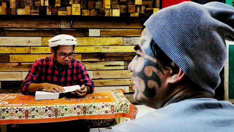 Menyentuh Hati, Anak Punk Penuh Tato Belajar Alquran di Pondok Tasawuf Underground - Bagian 2