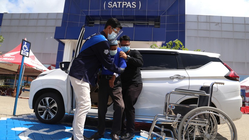 Melihat Penyandang Disabilitas Mengurus Pembuatan SIM di Satpas Colombo Surabaya - Bagian 2