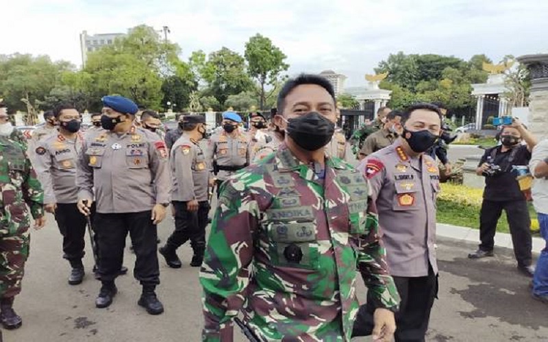 title Kunjungi Mabesad, Kapolri Lihat Foto Prajurit TNI yang Berhasil Diet Kunjungi Mabesad, Kapolri Lihat Foto Prajurit TNI yang Berhasil Diet