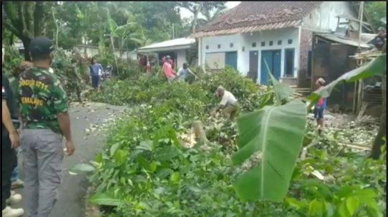 Angin Ribut Rusak Belasan Rumah di Randudongkal Pemalang