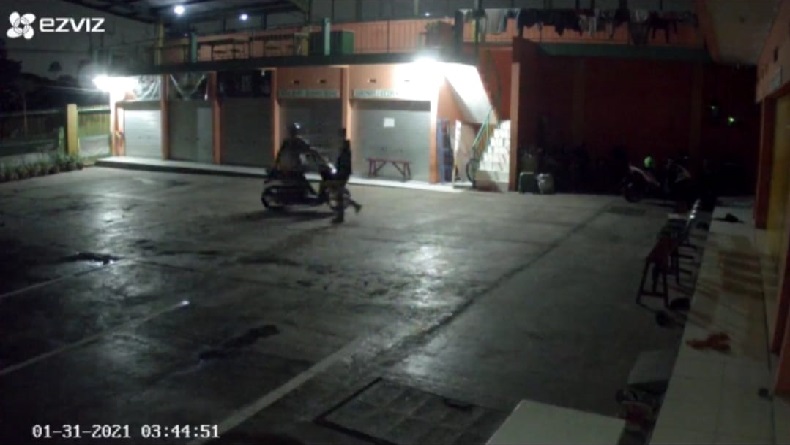 Satroni Tempat Cuci Mobil, 2 Pencuri Gasak Dua Motor, Aksinya Terekam CCTV