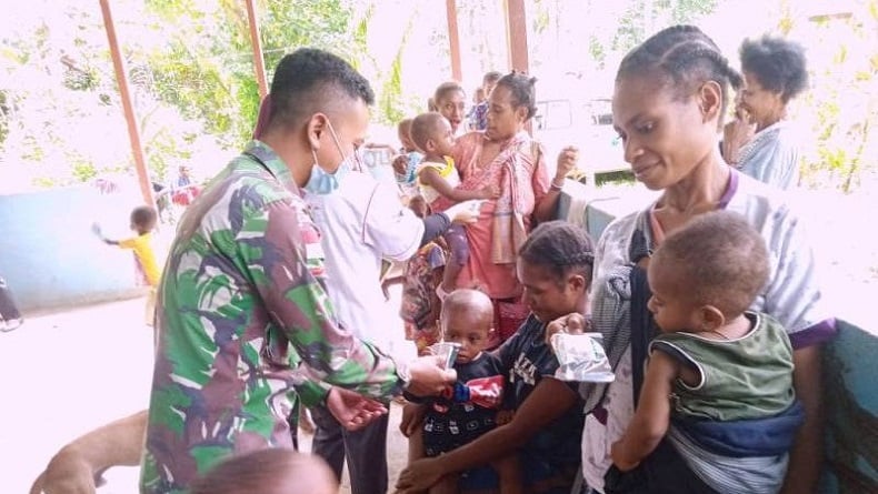 Personel TNI di Keerom Buka Layanan Posyandu untuk Balita dan Ibu Hamil