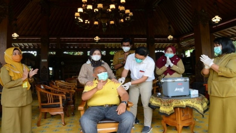 Terima Suntikan Vaksin Covid Dosis Kedua, Gubernur Gorontalo: Saya Merasa Makin Sehat