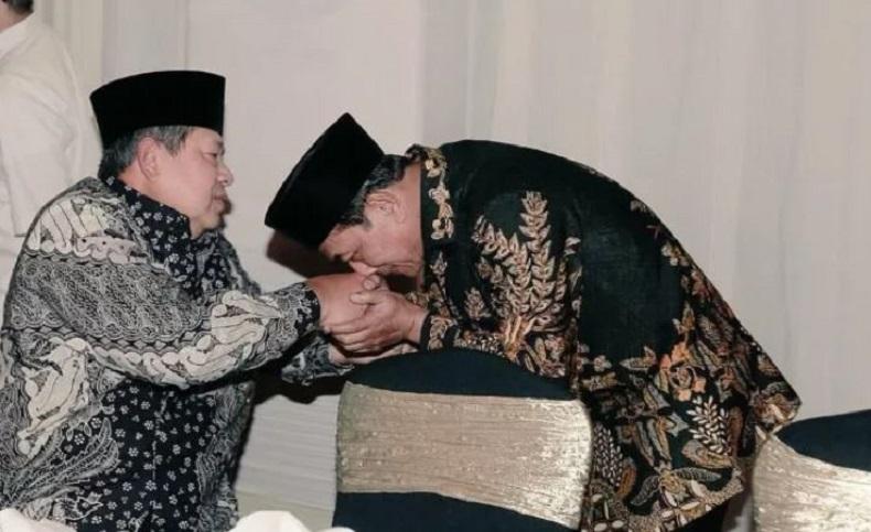 Muncul Foto Moeldoko Cium Tangan Sby Dihubungkan Isu Kudeta Partai Demokrat