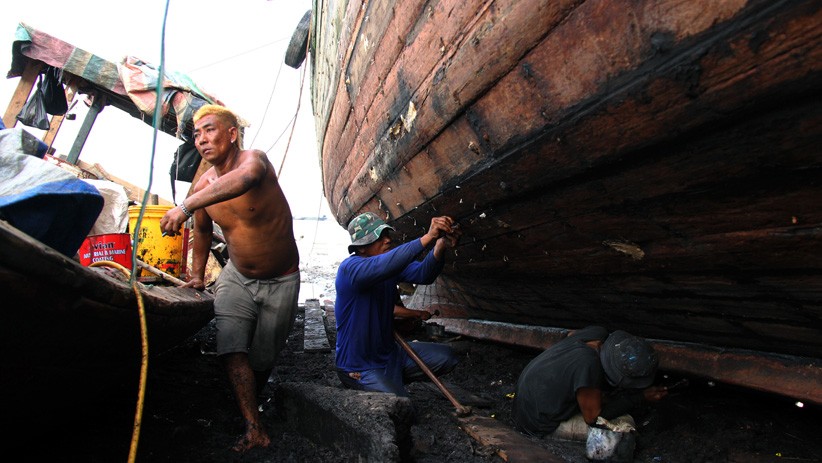 Cuaca Buruk, Jasa Perbaikan Kapal Nelayan Banyak Dibutuhkan - Bagian 2