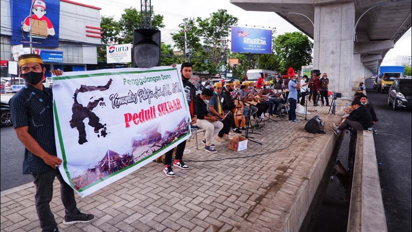 Galang Dana untuk Korban Gempa, Seniman Mengamen di Kolong Tol Makassar - Bagian 1