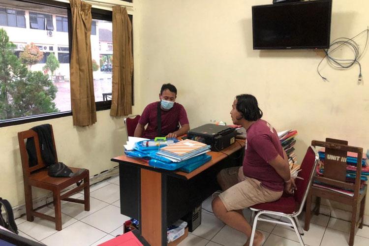 title Polres Kulonprogo Amankan Dukun Penggandaan Uang dengan Modus Tarik Uang Pesugihan Polres Kulonprogo Amankan Dukun Penggandaan Uang dengan Modus Tarik Uang Pesugihan