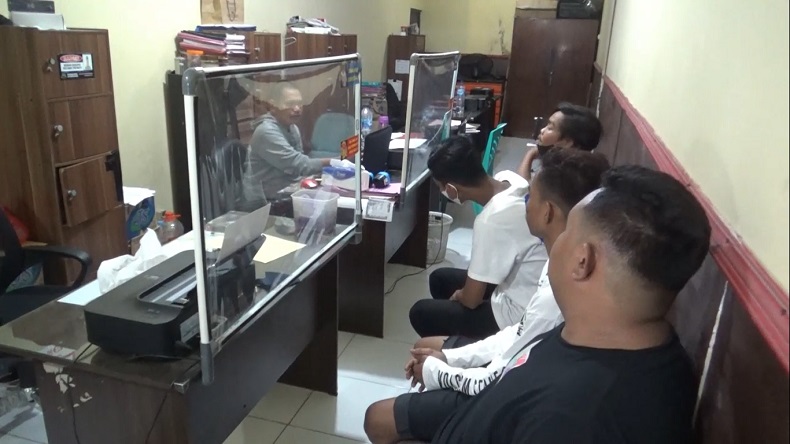 title Jual Remaja Jadi PSK, Kawanan Muncikari Online Diamuk Massa Jual Remaja Jadi PSK, Kawanan Muncikari Online Diamuk Massa