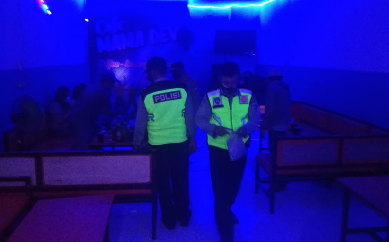 Nekat Buka, Karaoke MD di Sidoarjo Disegel Satgas Covid-19