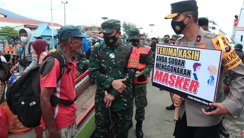 title Wakapolda Malut dan Danrem Babullah Turun ke Pasar Sosialisasikan 3M, Ini Temuannya Wakapolda Malut dan Danrem Babullah Turun ke Pasar Sosialisasikan 3M, Ini Temuannya