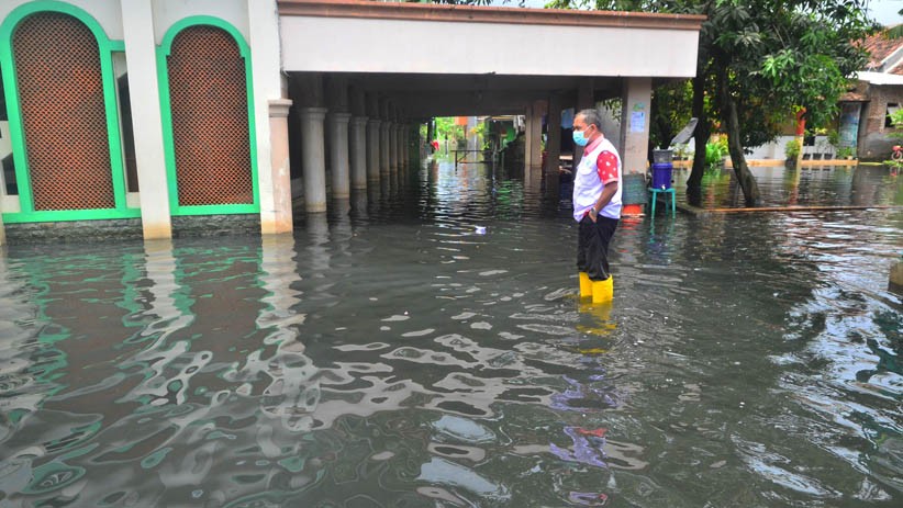Air Banjir Bercampur Limbah Masuk ke Permukiman di Kudus, Warga Gatal-Gatal - Bagian 1