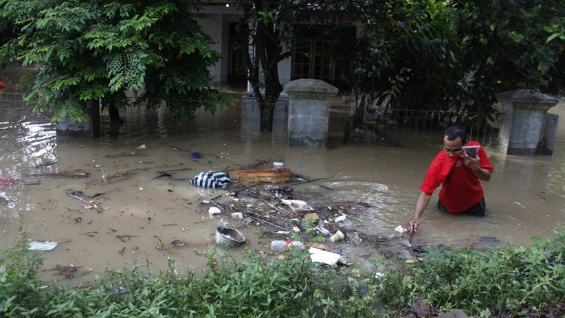 Sungai Bengawan Solo Meluap Permukiman Warga Kampung Sewu Terendam Banjir 0822