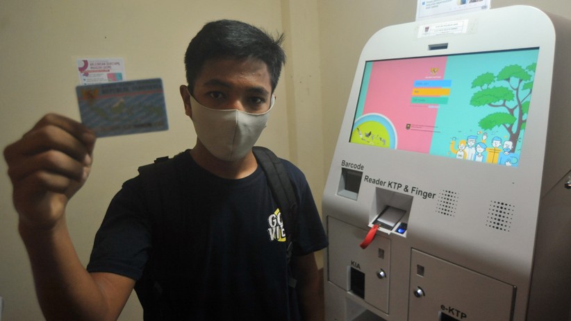 Membuat e-KTP, KK dan Akta Kelahiran dengan Mesin ADM, 2 Menit Selesai - Bagian 1