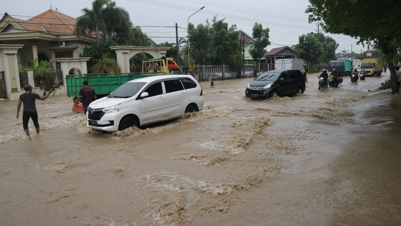 Klinik UGD di Bandar Kedungmulyo Jombang Terendam Banjir - Bagian 3
