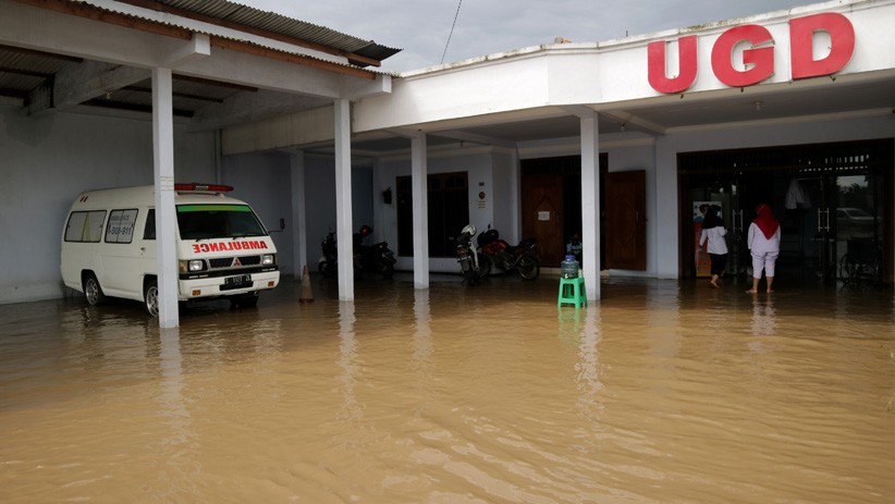 Klinik UGD di Bandar Kedungmulyo Jombang Terendam Banjir - Bagian 1
