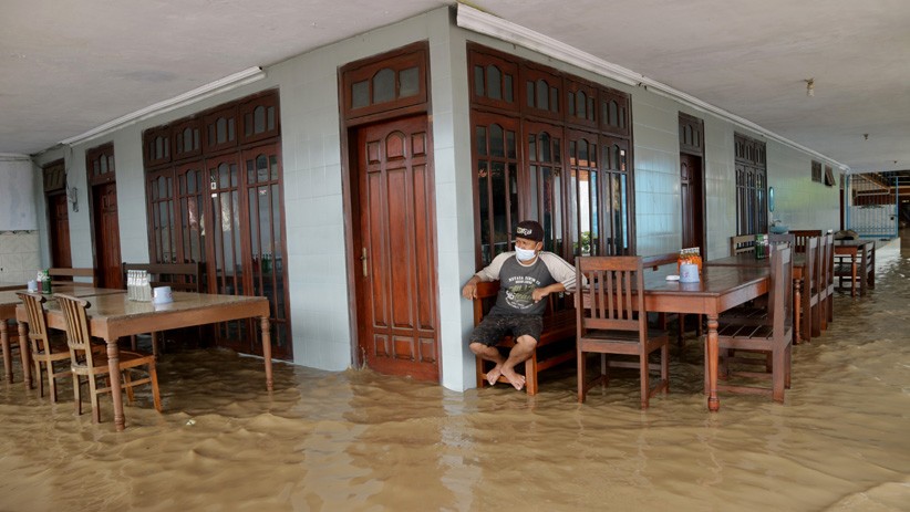Klinik UGD di Bandar Kedungmulyo Jombang Terendam Banjir - Bagian 2