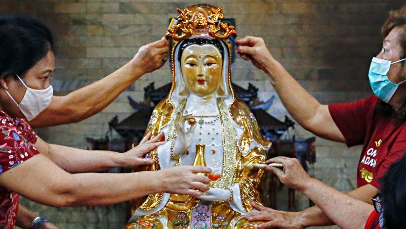 Ritual Cuci Patung Dewa Jelang Tahun Baru Imlek - Bagian 2