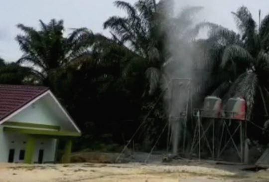 title Muncul Semburan Gas di Ponpes Al Ihsan Pekanbaru, Puluhan Santri Diungsikan Muncul Semburan Gas di Ponpes Al Ihsan Pekanbaru, Puluhan Santri Diungsikan