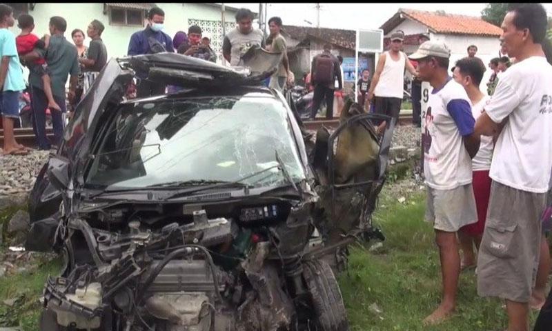 KA Joglosemarkerto Hantam Karimun di Tegal, Sopir dan 2 Anak Luka Ringan