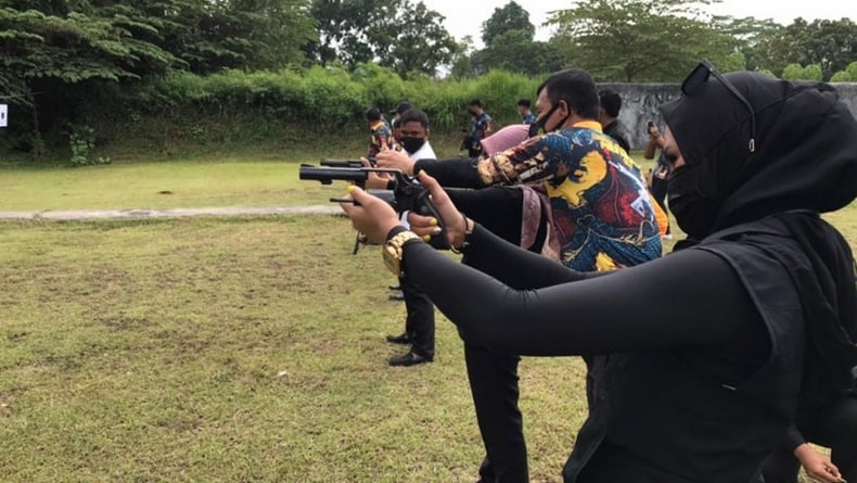  Sambut Hari Pers Nasional, Polda Sumbar Gelar Latihan Menembak Bersama Wartawan