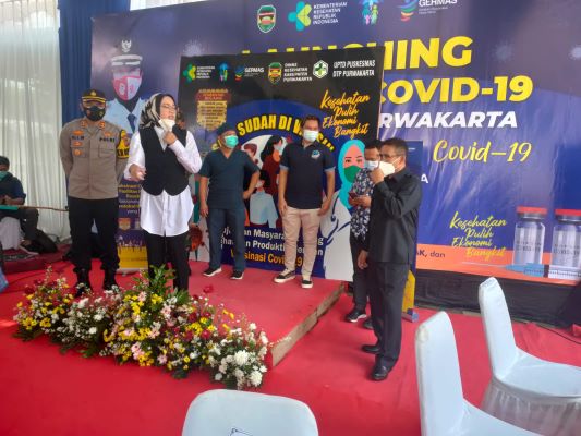 Vaksinasi Covid-19 Serentak Dimulai, Forkopimda Purwakarta Disuntik Pertama
