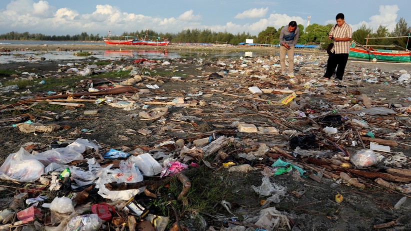 Pantai Jakat Bengkulu Tercemar Sampah Rumah Tangga - Bagian 2