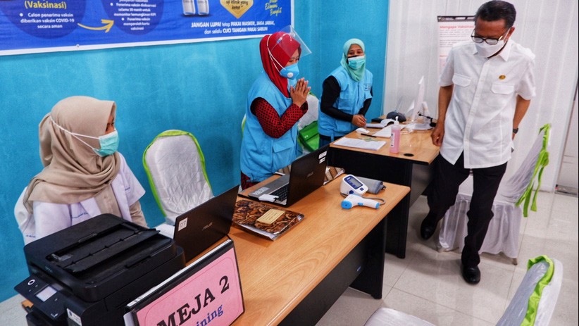 Gubernur Sulsel Nurdin Abdullah Jalani Vaksinasi Covid-19 Tahap 2 - Bagian 2
