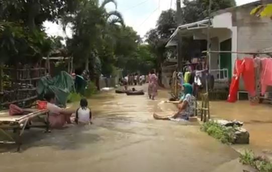 Tanggul Jebol, Ratusan Rumah Di Tangerang Terendam Banjir 1 Meter