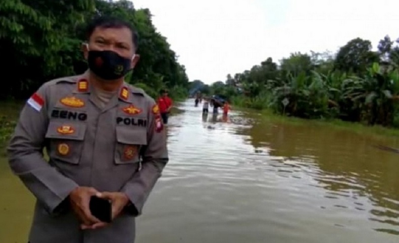 Terendam Banjir, Jalan Menuju Perbatasan Malaysia di Sanggau Tersendat
