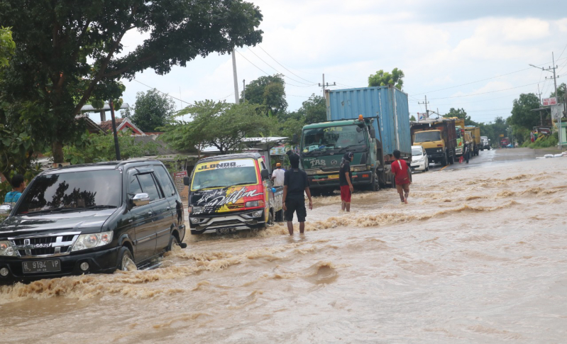 Madiun-Jombang Macet Parah karena Banjir, Kendaraan Diimbau Lewat Tol 